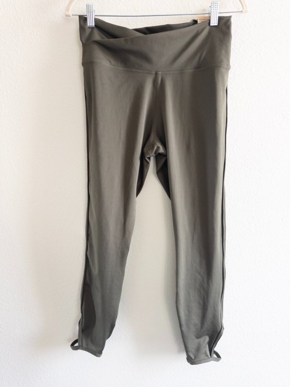 NWT Nike Women's Yoga Cargo Khaki Olive 7/8 Legging size L
